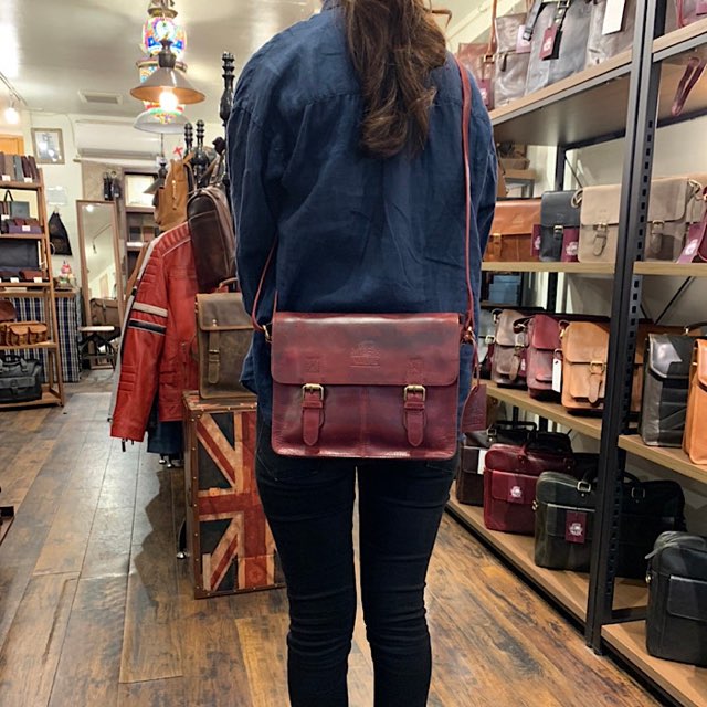 Small サッチェル ブラックチェリー