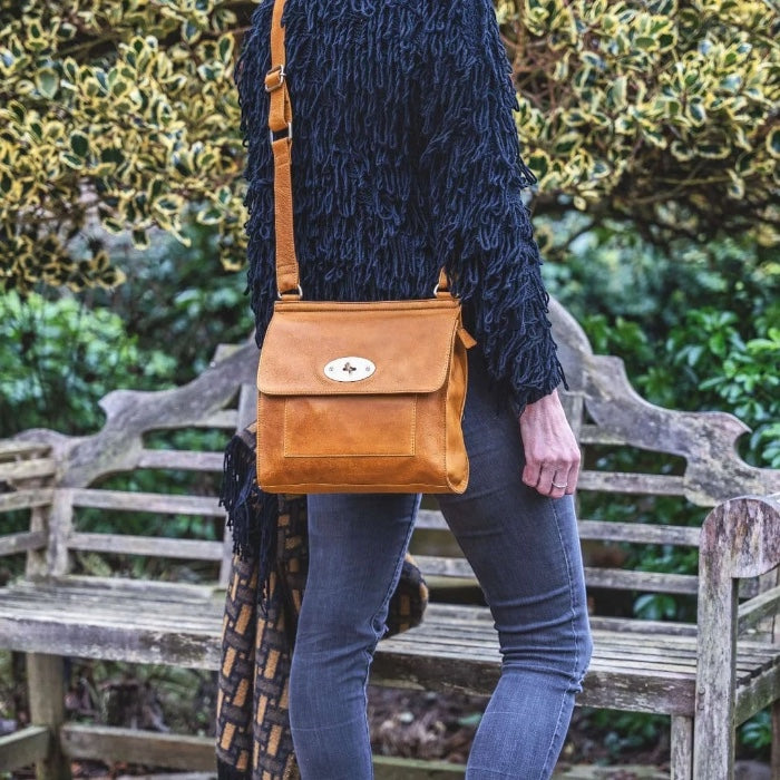 Primehide ショルダー 1802 Mustard
