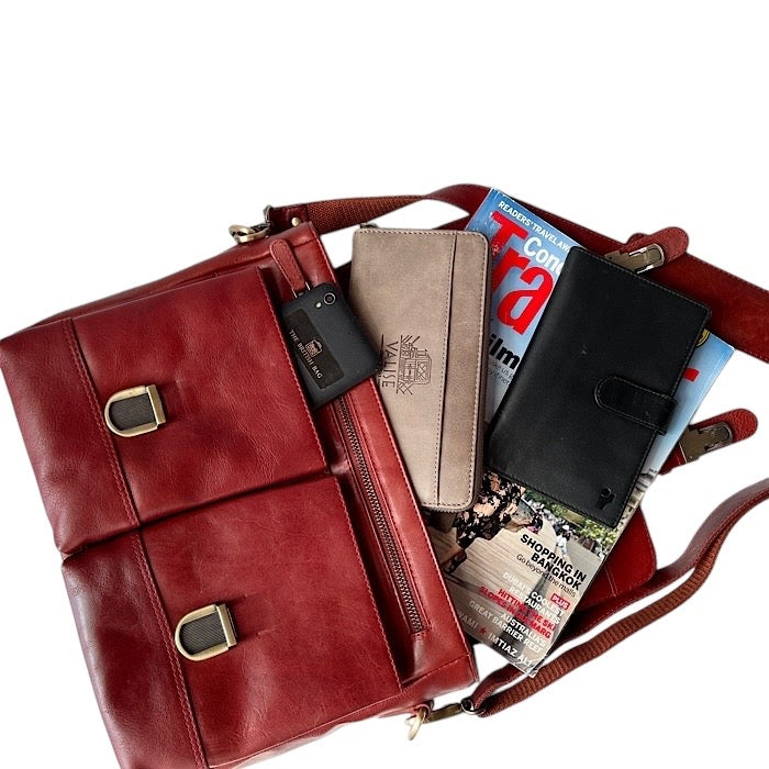 Messenger Hunter Stone