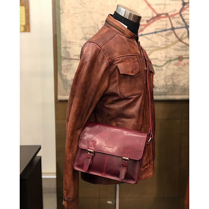 Small サッチェル ブラックチェリー