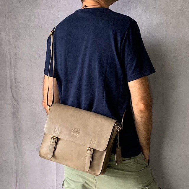 Medium サッチェル スモーキーグレイ