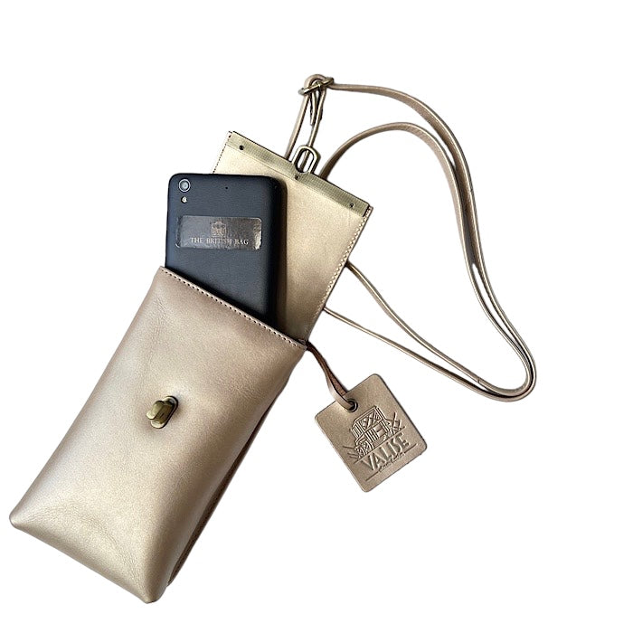 本革スマートフォンショルダー シャンパンゴールド